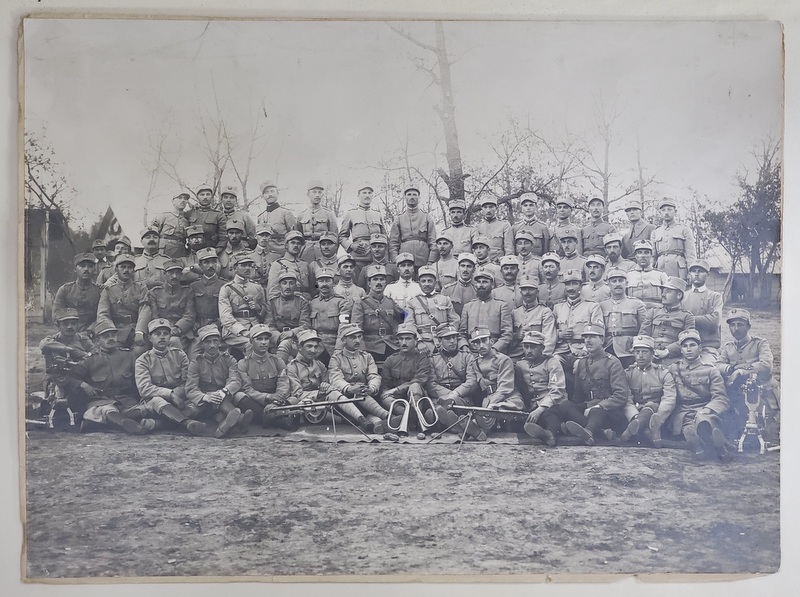 MILITARI ROMANI , FOTOGRAFIE DE GRUP IN EXTERIOR  , INCEPUTUL SECOULUI XX