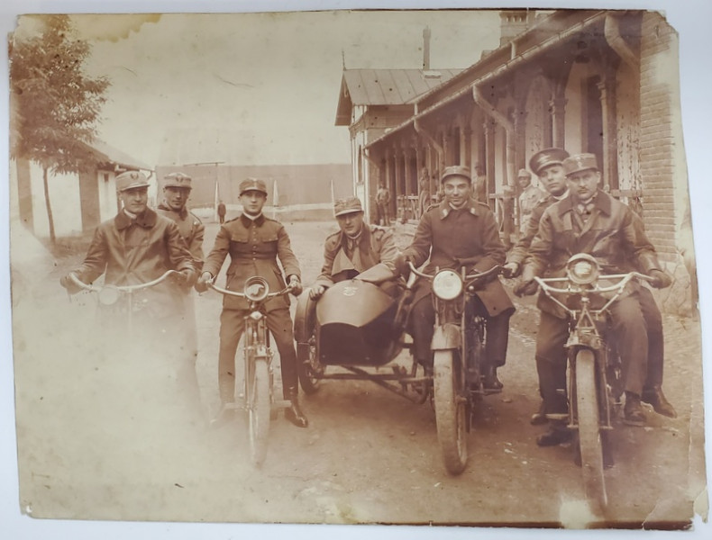 MILITARI ROMANI PE MOTOCICLETE CU SI FARA ATAS , FOTOGRAFIE INTERBELICA