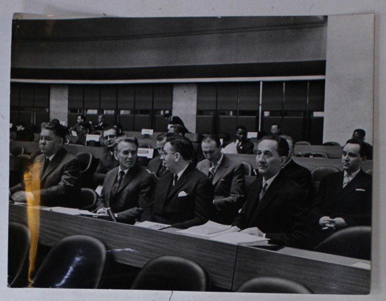 MINISTRUL GOGU RADULESCU LA CONFERINTA INTERNATIONALA , FOTOGRAFIE DE PRESA , ANII ' 70