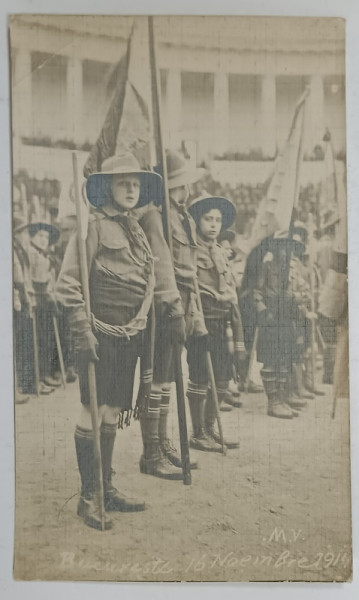 M.S . PRINTUL NICOLAE IN COSTUM DE CERCETAS , LA ARENELE ROMANE DIN PARCUL ' CAROL ' , FOTOGRAFIE , FORMAT CARTE POSTALA , 1914
