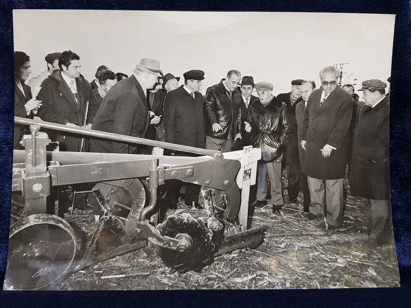 NICOLAE CEAUSECU IN VIZITA DE LUCRU LA C.A.P. , OTOPENI , FOTOGRAFIE