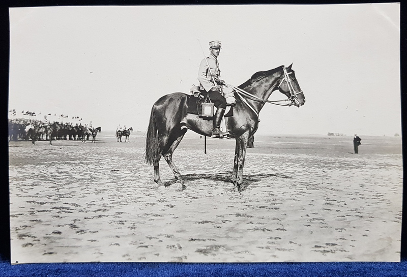 OFITER DE CAVALERIE CU DETASAMENTUL SAU , EXERCITII IN LOCALITATEA ISBICENI , VECHIUL JUDET ROMANATI , FOTOGRAFIE MONOCROMA , DATATA 28 IUNIE 1919