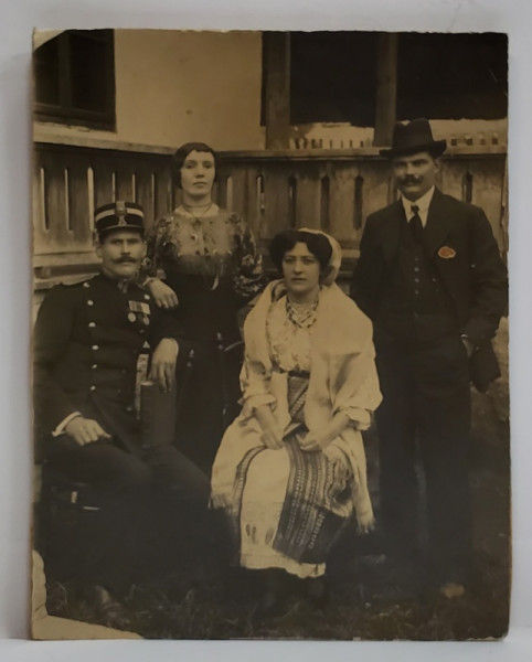 OFITER ROMAN CU FAMILIA , FOTOGRAFIE DE GRUP , CCA. 1900