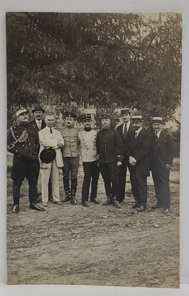 OFITERI ROMANI SI STRAINI  SI CIVILI , FOTOGRAFIE DE GRUP , TIP CARTE POSTALA , FOTO REMBRANDT , IASI , CCA . 1900