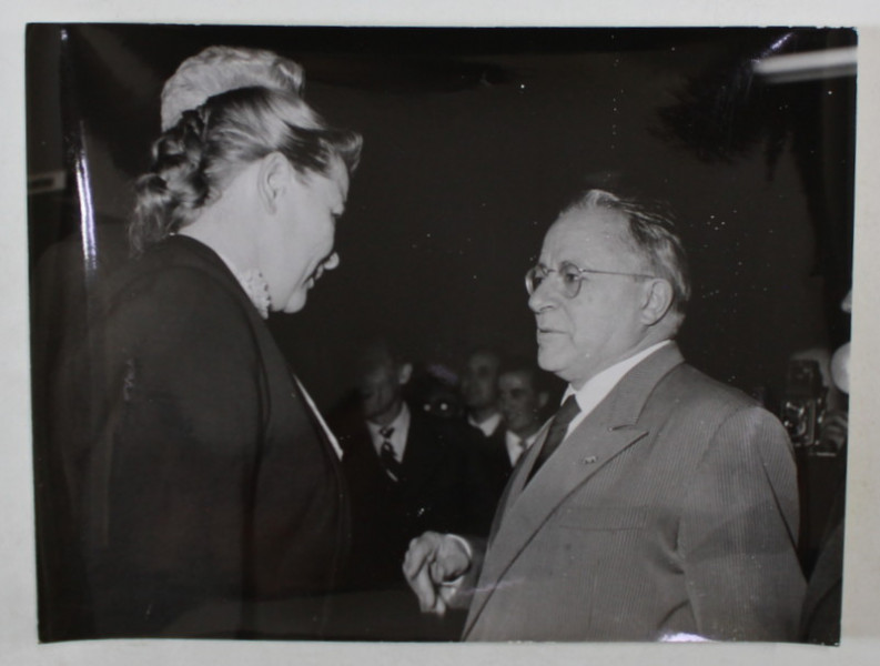 PALMIRO TOGLIATII DISCUTAND CU YEKATERINA FUTSEVA , CONGRESUL AL VIII - LEA AL P.C.I. , ROMA , FOTOGRAFIE DE PRESA , 1956