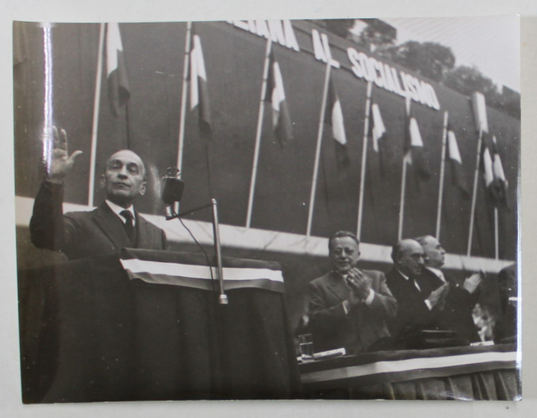 PALMIRO TOGLIATTI , LA TRIBUNA CONGRESULUI AL VIII - LEA AL P.C.I. , APLAUDAND ,  FOTOGRAFIE , 1956