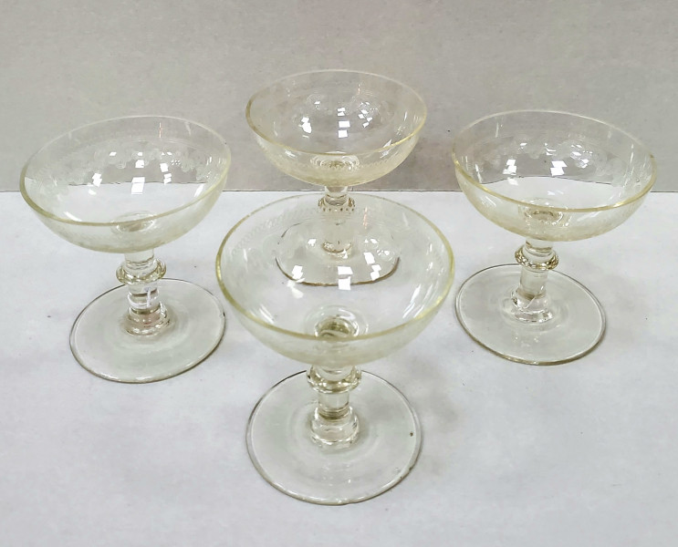 Patru cupe din cristal pentru servit sampanie, Secol XX