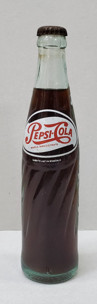 PEPSI - COLA , STICLA CU CONTINUT ORIGINAL  , PERIOADA ANILOR ' 70 - ' 80