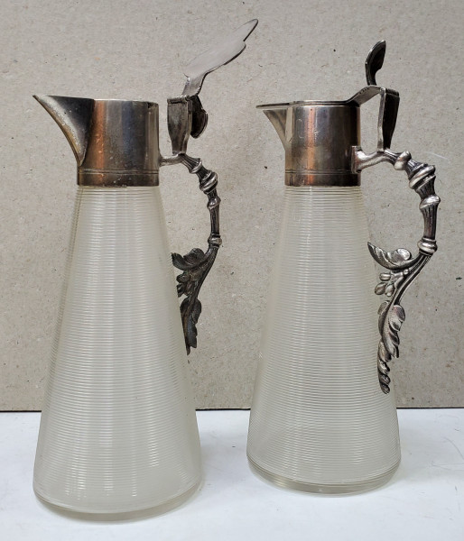 Pereche de carafe din sticla si montura argintata, Perioada Interbelica