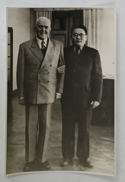 PETRU GROZA si IUMJAAGIIN TEDENBAL , CONDUCATORUL COMUNIST AL MONGOLIEI , FOTOGRAFIE IN INTERIOR , SFARSITUL ANILOR  ' 40