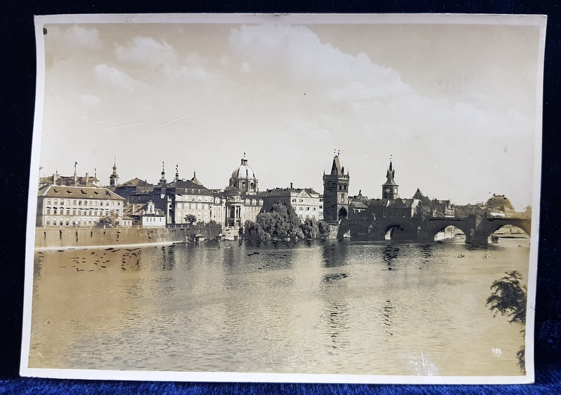 PRAGA - VEDERE DE PE RAUL VLTAVA , FOTOGRAFIE MONOCROMA, PE HARTIE CRETATA , PERIOADA INTERBELICA