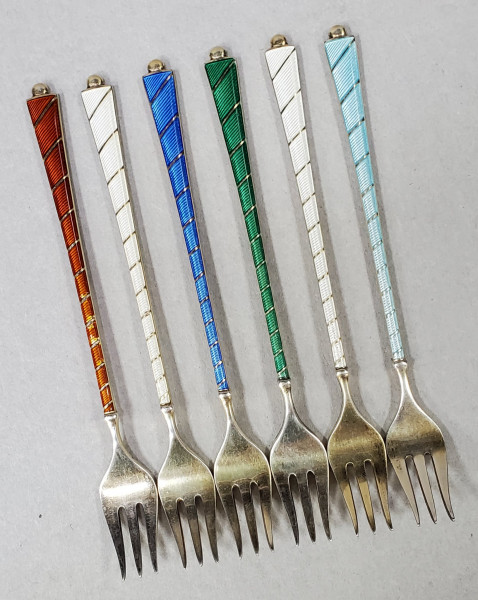 Sase furculite din argint, decorte cu email policrom, Danemarca, Secol XX