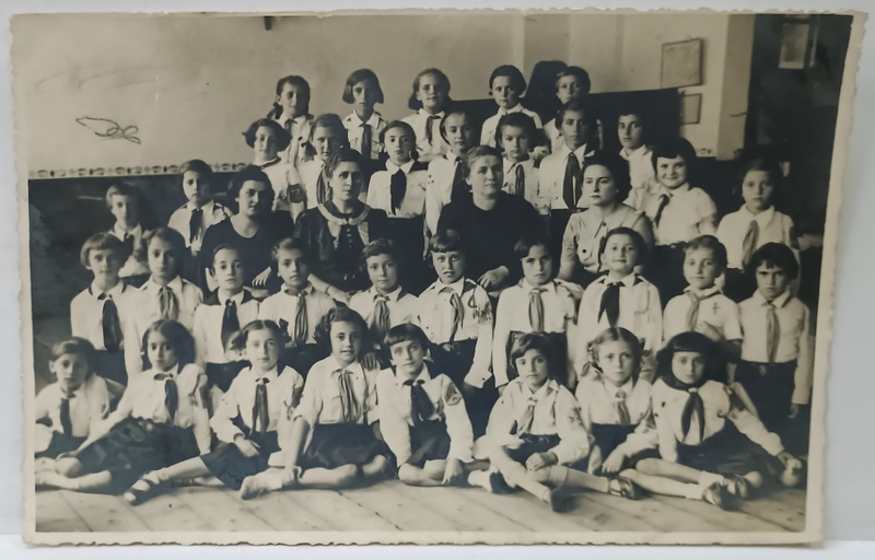 SCOALA PRIMARA NR. 1 , FETE , CALARASI , CLASA A IV -A , FOTOGRAFIE DE GRUP , PREZINTA URME DE UZURA , 1941