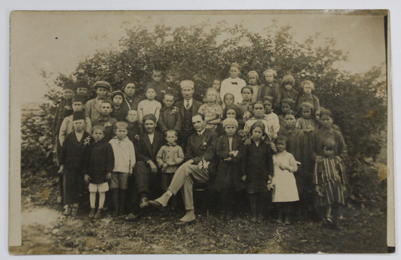 SCOLARI MUSULMANI  CU INVATATORUL LOR , FOTOGRAFIE DE GRUP , TIP CARTE POSTALA , 1929