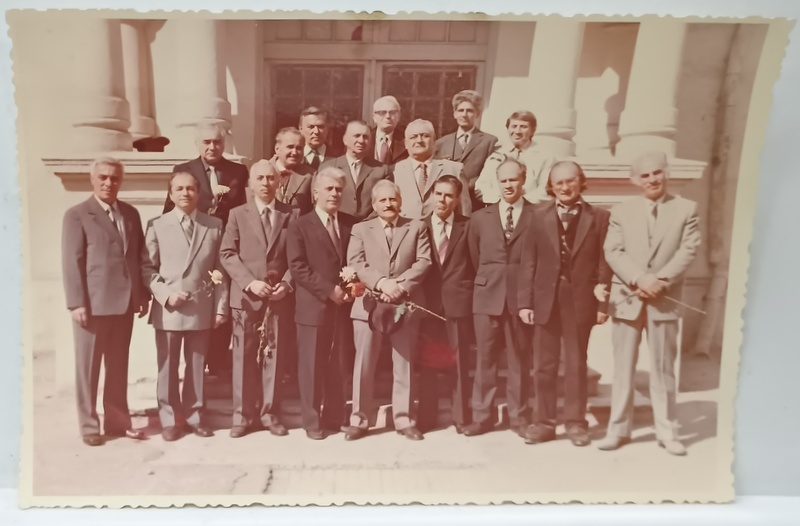 SCRIITORUL STEFAN BANULESCU  IN  FOTOGRAFIE DE GRUP , COLOR , 1981