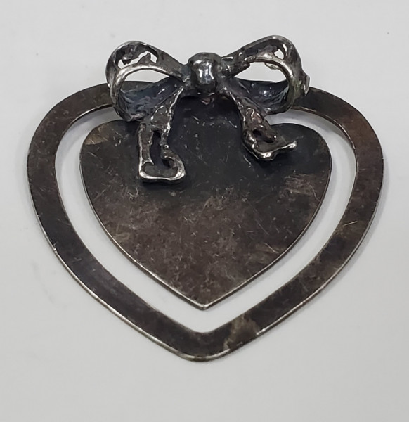 Semn de carte din argint in forma de inima decorat cu funda, Secol XX