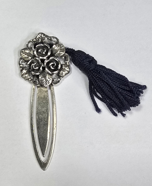 Semn de carte din argint, decorat cu flori de trandafir, Secol XIX