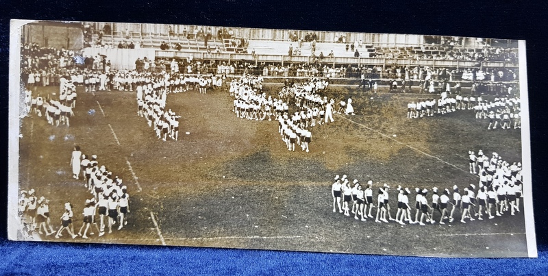 SERBARE PE STADIONUL O.N.E.F. , EXERCITII DE ANSAMBLU  CU COPII , FOTOGRAFIE DE IOSIF BERMAN , MONOCROMA , PERIOADA INTERBELICA