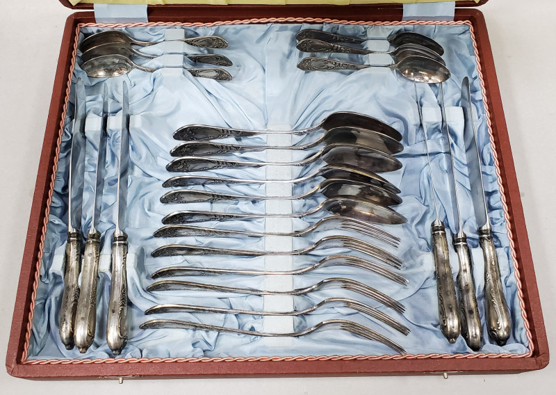 Set tacamuri argintate, 24 piese, Rusia, Secol XX