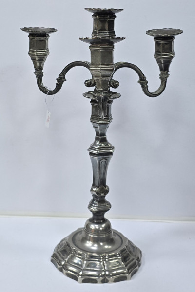 Sfesnic cu patru lumini din metal argintat, Perioada interbelica