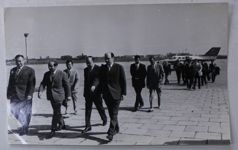 SOSIREA LA AEROPORTUL OTOPENI A DELEGATIEI R.S SLOVENIA , CONDUSA DE A. MARINC , FOTOGRAFIE DE PRESA , SEPT. 1973