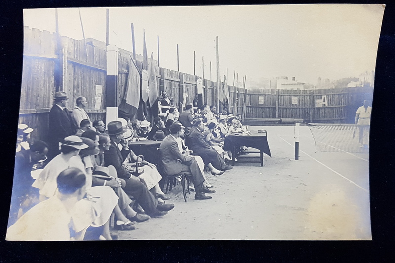 SPECTATORI SI ARBITRII LA UN MECI DE TENIS , FOTO9GRAFIE MONOCROMA, CU OCAZIA CEFERIADEI 1940