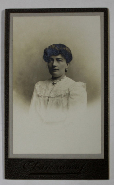 STUDIO CHATEAUNEUF , DOAMNA CU ROCHIE ALBA , FOTOGRAFIE C.D.V. , CCA. 1900