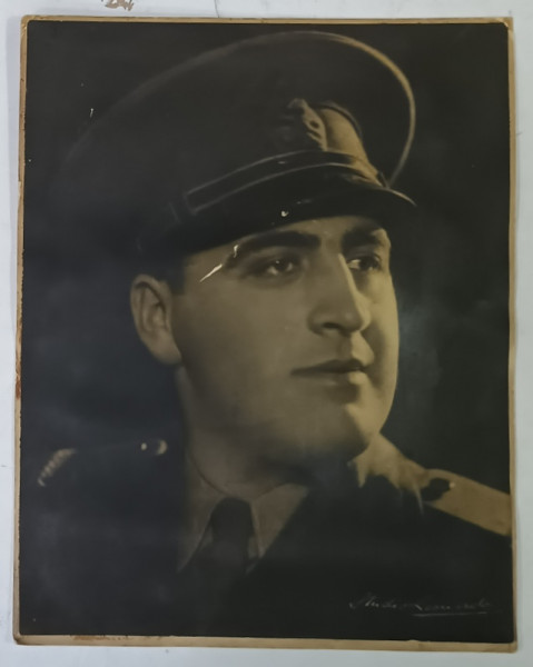 STUDIO FOTO LEONARDO , PORTRETUL UNUI OFITER ROMAN , CU CHIPIU , FOTOGRAFIE , PERIOADA  INTERBELICA