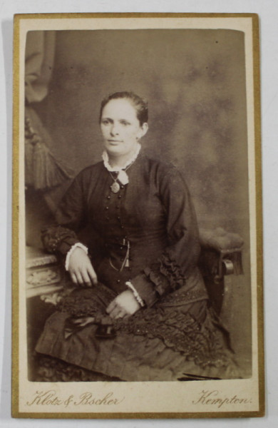 STUDIO KLOTZ und BSCHER , KEMPTEN , TANARA CU ROCHIE NEAGRA , FOTOGRAFIE C.D.V , SFARSITUL SEC. XIX