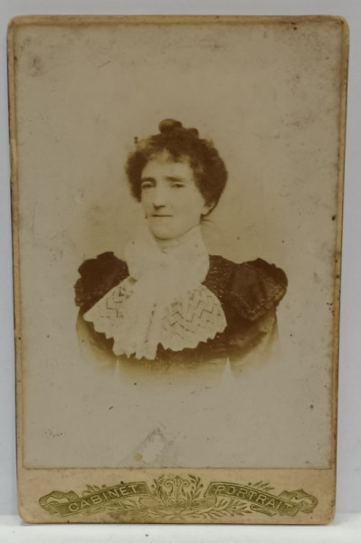 SULINA , FOTOGRAF JEAN D. ADELPHOPULO , DOAMNA CU GULER ALB , FOTOGRAFIE CABINET , SFARSITUL SEC. XIX