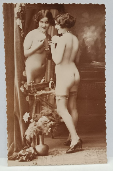 TANARA NUD , CU MARGELE , POZAND IN OGLINDA , CARTE POSTALA ILUSTRATA , INCEPUTUL SEC. XX