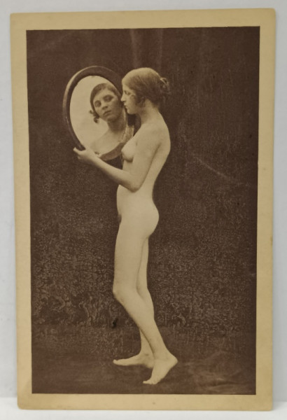 TANARA NUD , CU OGLINDA  , CARTE POSTALA CU SUBIECT EROTIC , ANII ' 20