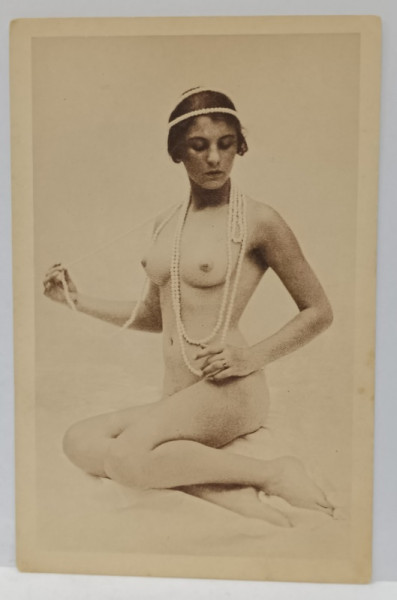 TANARA NUD , CU  SIRAG DE PERLE  , CARTE POSTALA CU SUBIECT EROTIC , ANII ' 20