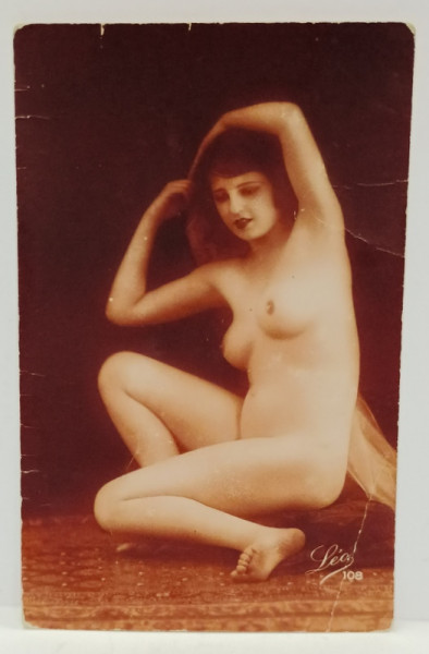 TANARA NUD , CU VOAL , FOTOGRAFIE SEMNATA ' LEO ' , CARTE POSTALA ILUSTRATA , INCEPUTUL SEC. XX