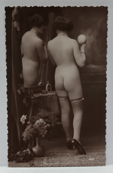 TANARA NUD , IN FATA OGLINZII , CARTE POSTALA ILUSTRATA , INCEPUTUL SEC. XX