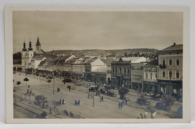 TARGU  MURES , VEDERE DIN ZONA CENTRALA ( TRECATORI  , MAGAZINE  , AUTOMOBILE DE EPOCA , ETC . ) CARTE POSTALA INTERBELICA