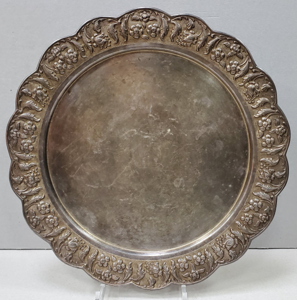 Tava circulara, decorata cu motive vegetale si florale, Perioada Interbelica