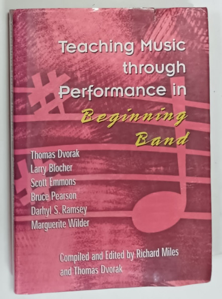 TEACHING MUSIC THROUGH PERFORMANCE IN BEGINNIG BAND , GRADE 1 ,  THOMAS DVORAK ...MARGUERITE  WILDER , edited by RICHARD MILES and THOMA DVORAK  2001 , PREZINTA  HALOURI DE APA *