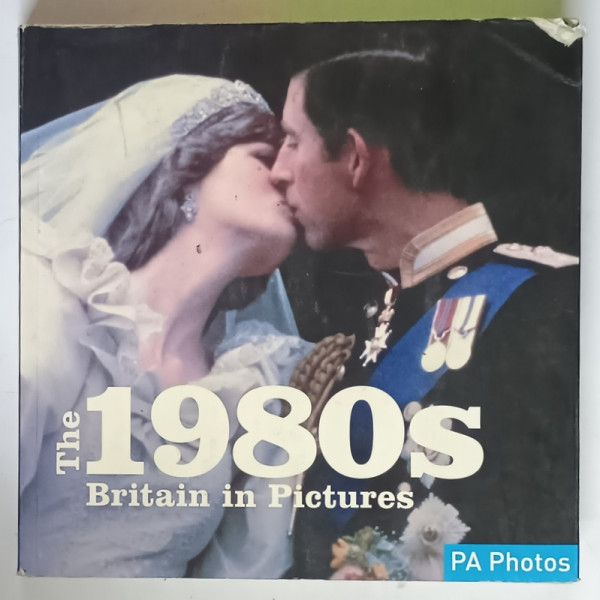 THE 1980 s BRITAIN IN PICTURES , 2008 * PREZINTA URME DE UZURA
