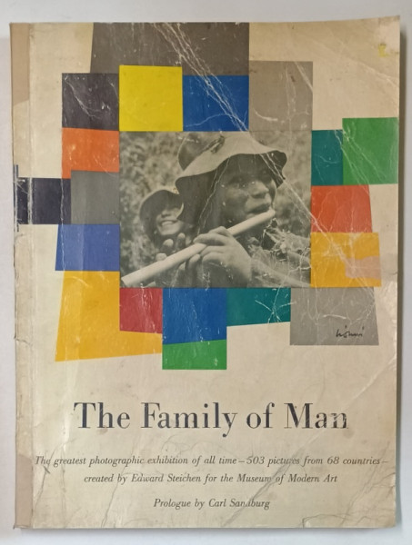 THE FAMILY OF MAN , THE GRATEST PHOTOGRAPHIC EXHIBITION OF ALL TIME - 503 PICTURES FROM 68 COUNTRIES ...MUSEUM OF MODERN ART , 1955 , PREZINTA  URME DE UZURA