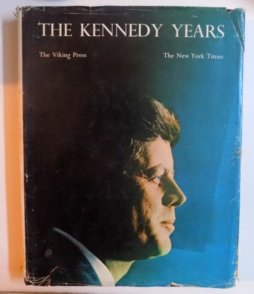 THE KENNEDY YEARS , text by THE NEW YORK TIMES , photographs by JAQUES LOWE and others , 1964