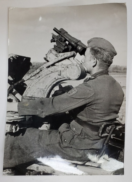 UN TUN GERMAN DE ARTILERIE ANTIAERIANA DE PE NISTRUL INFERIOR , FOTOGRAFIE DE PRESA , DATATA PE VERSO 22.5. 1944