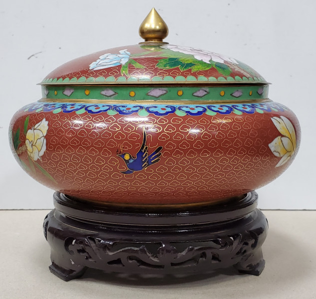 Vas cloisonne cu capac, Secol 20