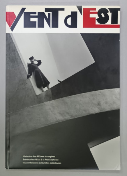 VENT D ' EST , FIGURES DE L ' EUROPE CENTRALE A TRAVERS LA PHOTOGRAPHIE DE MODE ,  exposition  et catalogue MICHKET KRIFA , 1992