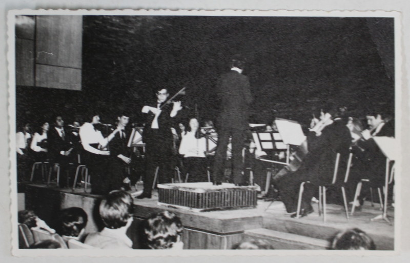 VIOLONISTUL MARIAN RAPAPORT LA CONCERTUL ABSOLVENTILOR CONSERVATORULUI , 1977, FOTOGRAFIE